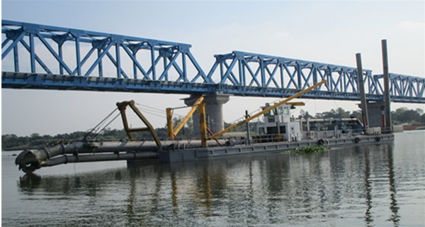 山東金銳船舶建造的4000流量挖泥船服務(wù)中鐵大橋五局國(guó)外清淤施工